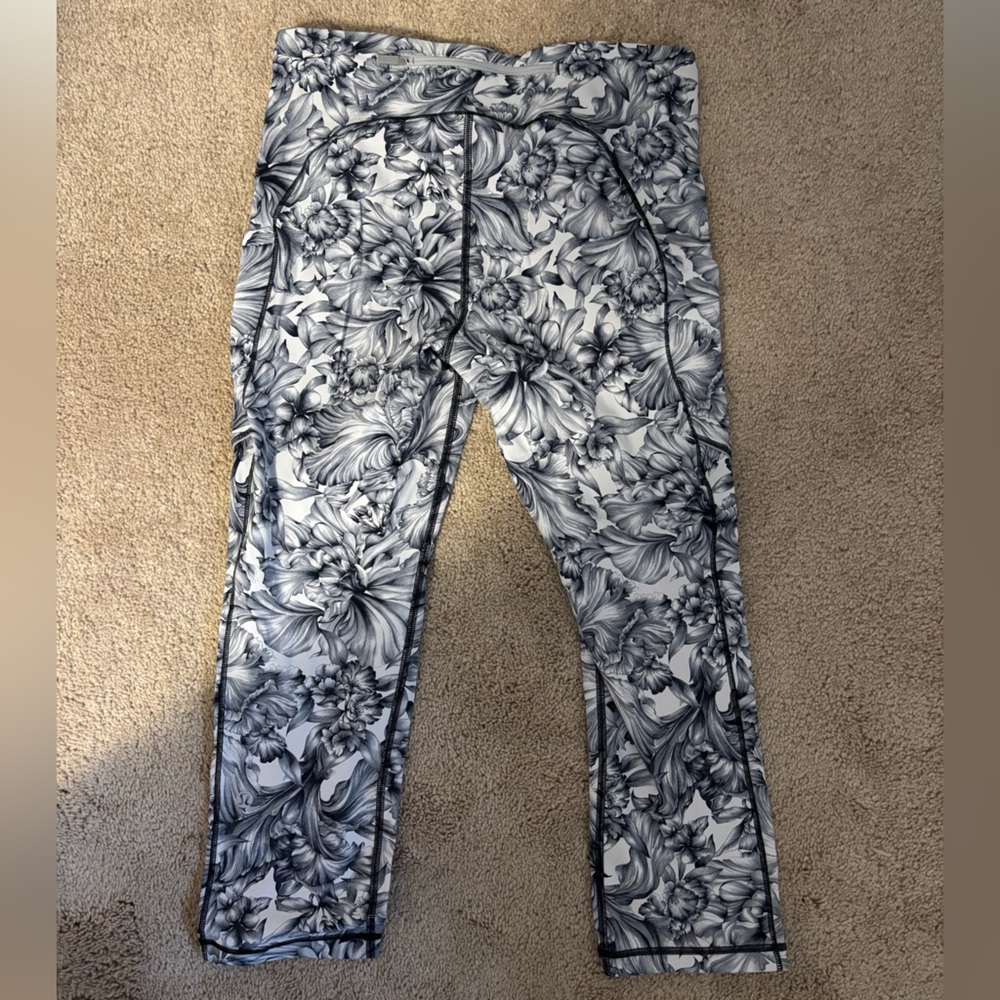 Lululemon Black and White Floral Cropped Leggings with back zipper